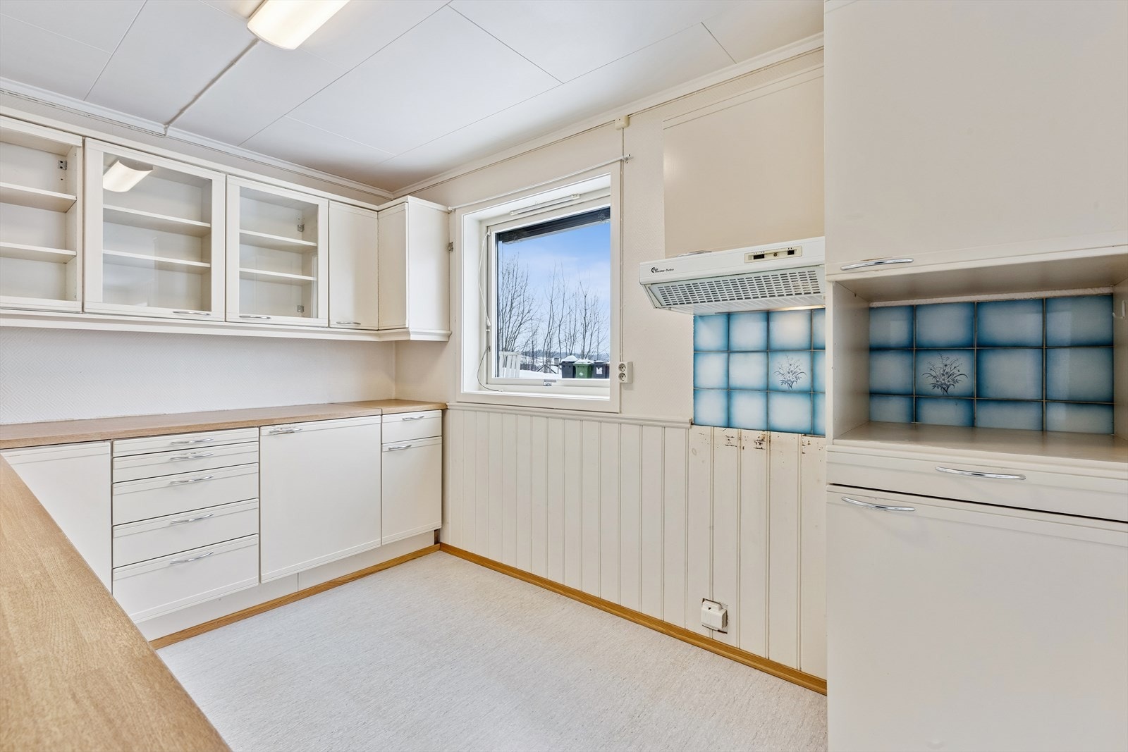 Innredningen har rikelig med skap- og benkeplass. Galleribilde