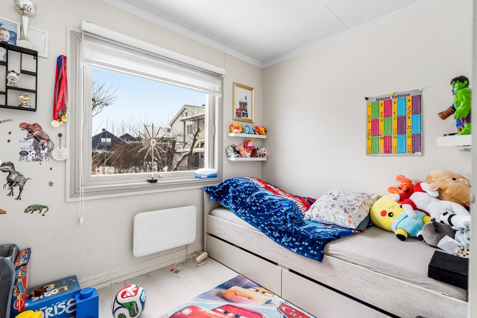 overom med plass til seng og garderobe. Galleribilde