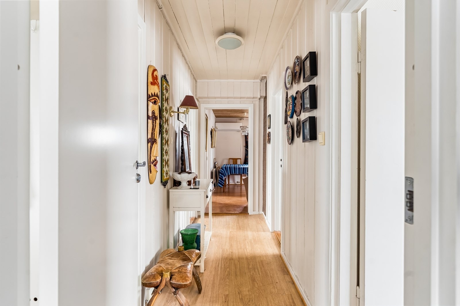 Gang med enkel og praktisk adkomst til boligens rom. Galleribilde