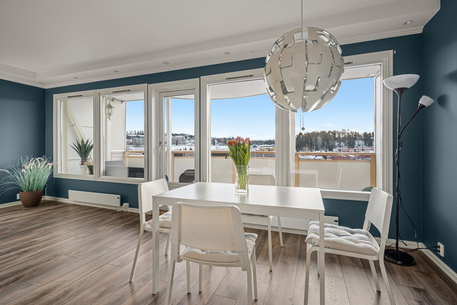 Her er det godt å komme hjem etter en hektisk hverdag til usjenert beliggenhet og utsikt. Galleribilde