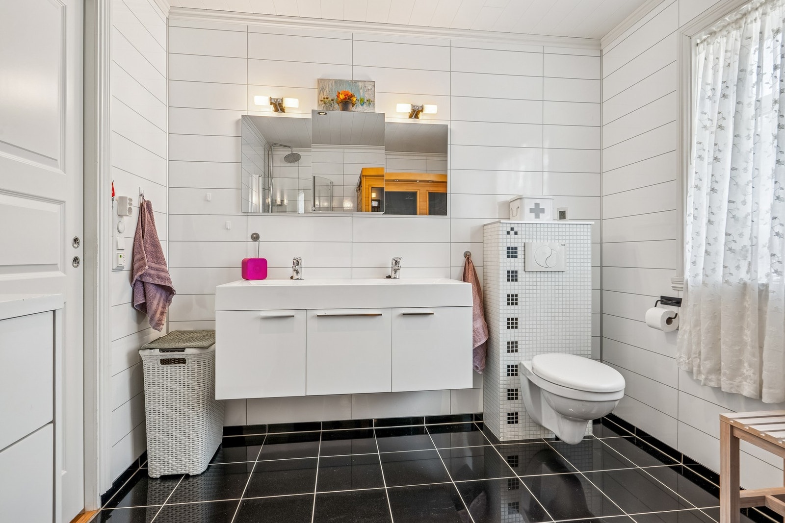 Pent og praktisk bad Galleribilde