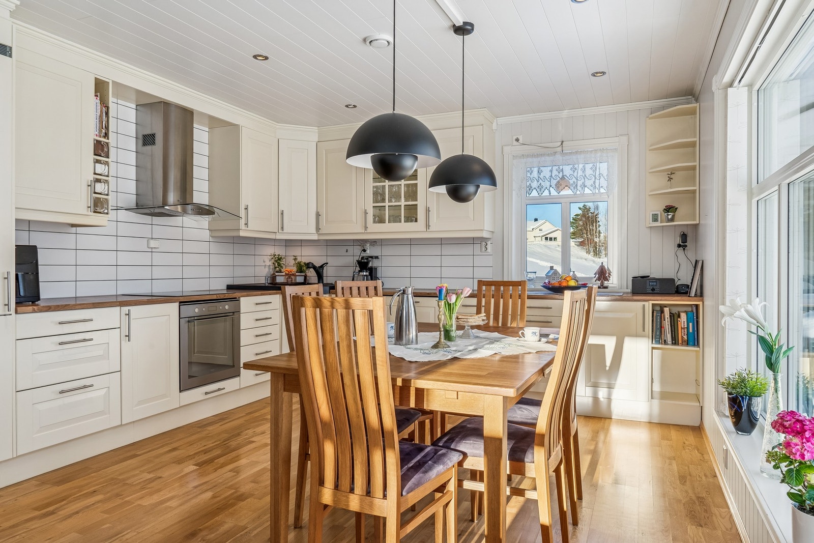 Godt med skap- og benkeplass Galleribilde