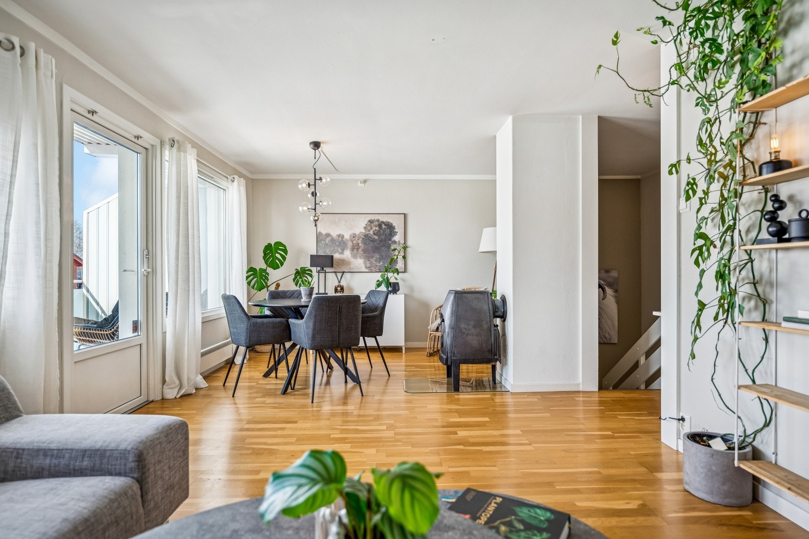 Vedovn som skaper lun og hyggelig atmosfære på kjølige dager. Galleribilde