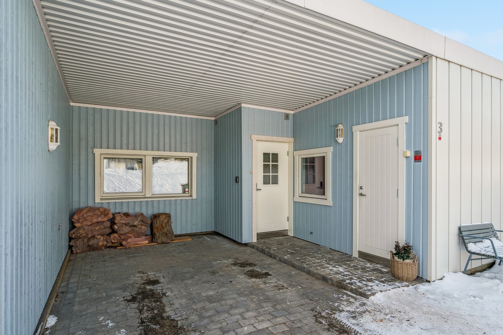 En pen og velholdt rekkehusleilighet over 2 plan m/ carport. Galleribilde