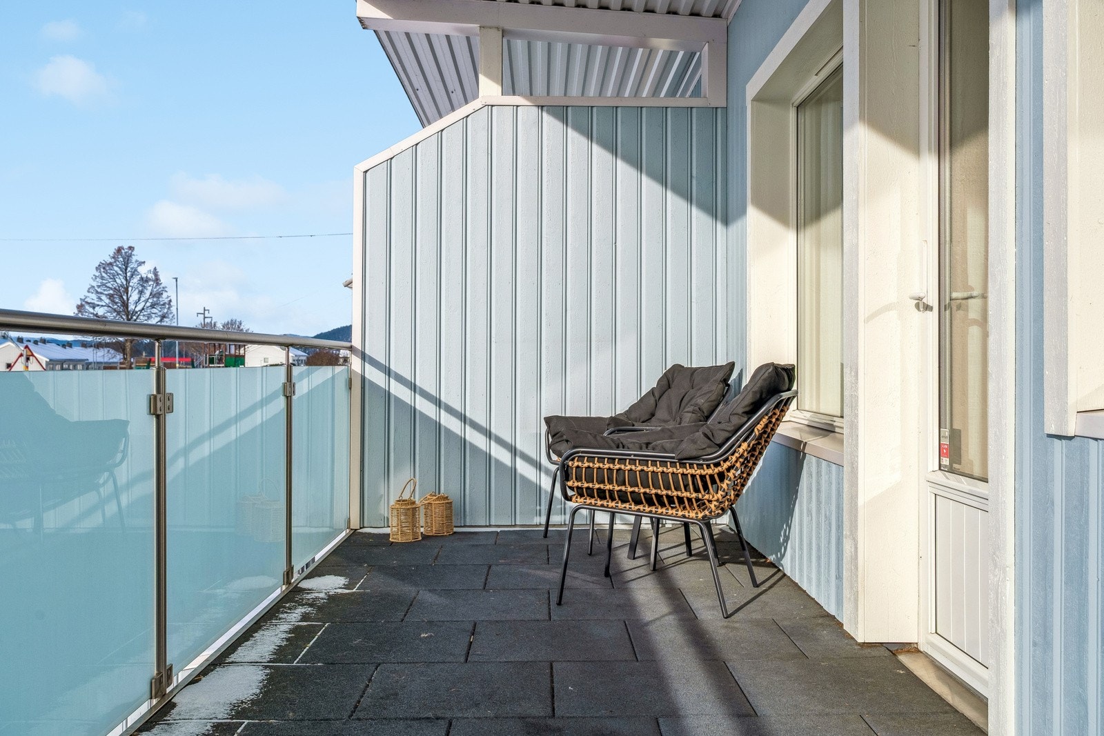 Nå som det nærmer seg vår blir denne uteplassen i solveggen stadig mer attraktiv! Galleribilde