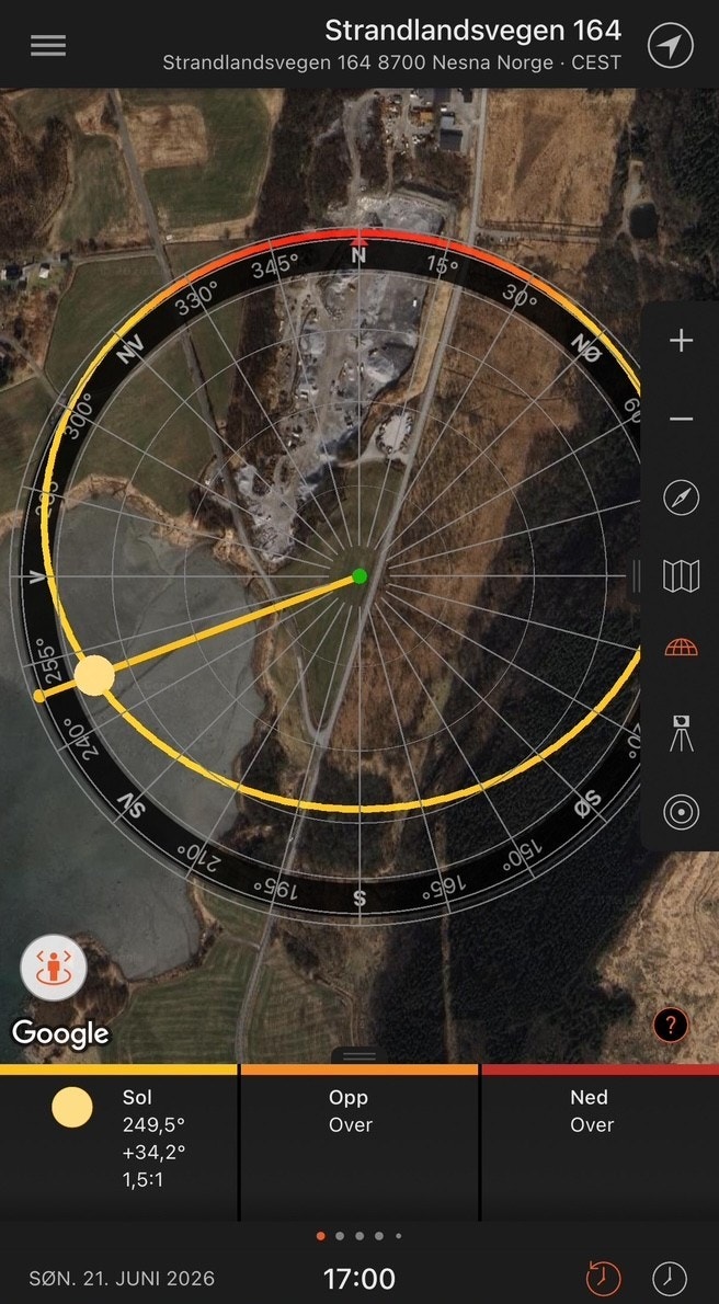 Solgang 21. Juni, kl 17:00(eiendommen er i all hovedsak sørvendt) Galleribilde