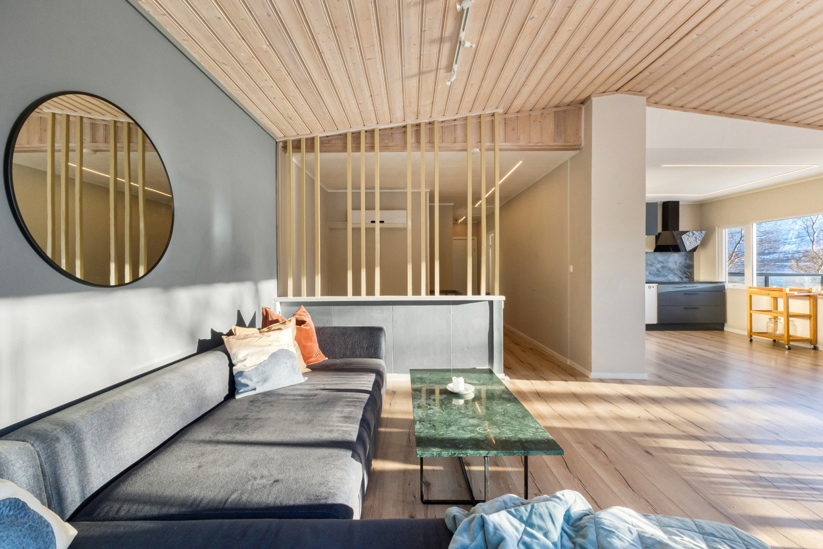 Fra stue mot hall som leder til bla. 3 soverom og bad. Galleribilde