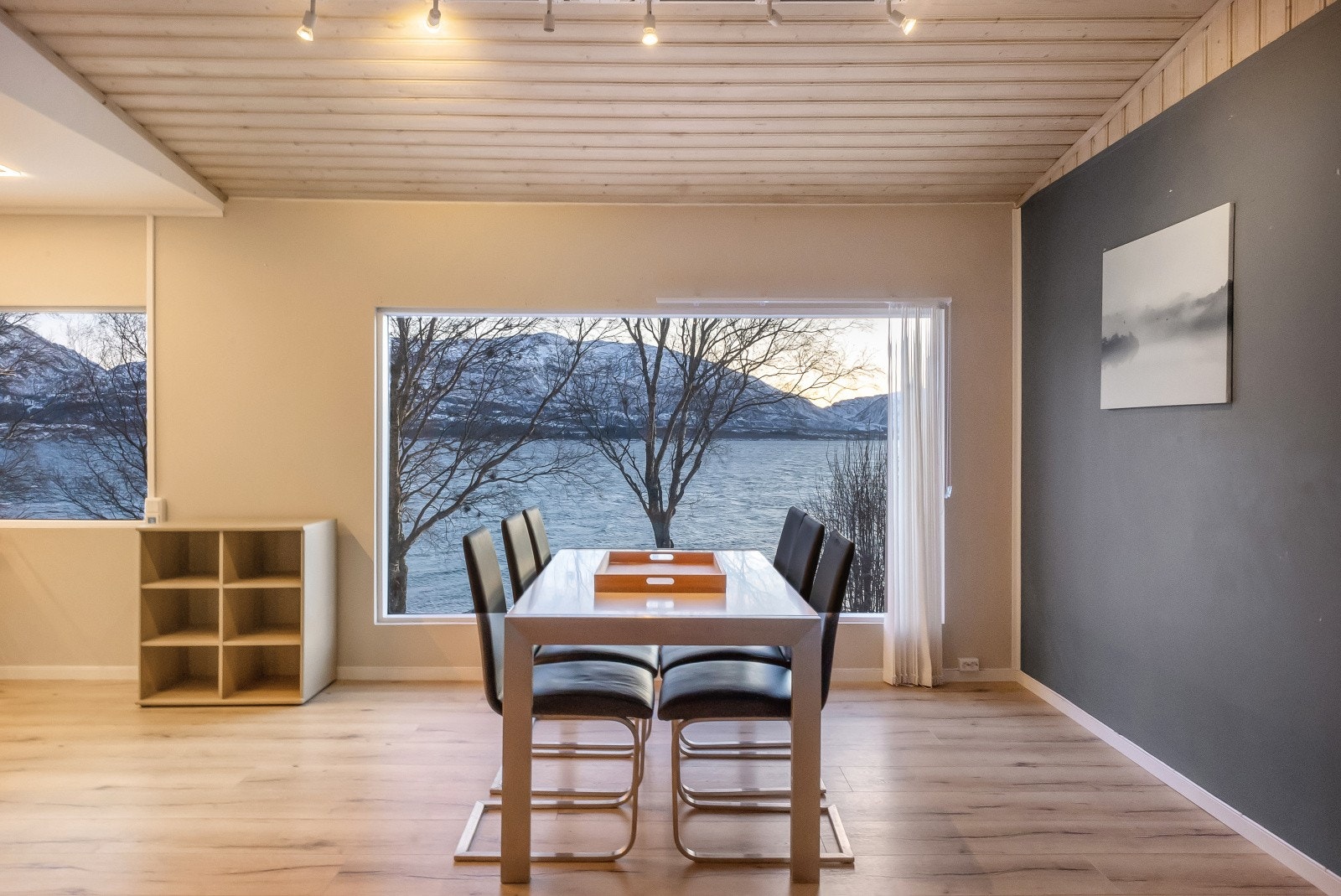 Utsikten fra boligen er rett og slett noe man alltid kommer til å verdsette svært høyt. Galleribilde