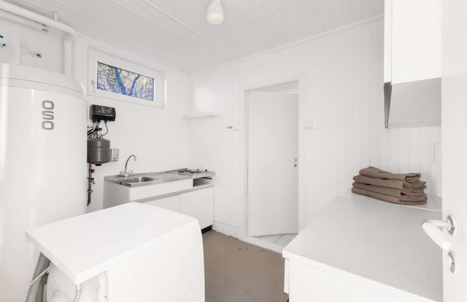 Vaskerom. Nyere vv-bereder installert. Galleribilde