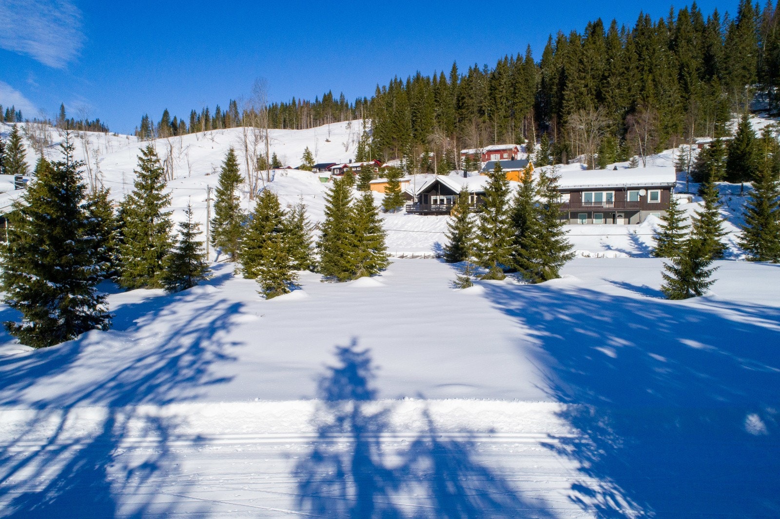 På grunn av de mange løypemulighetene kan man få utallige variasjoner av korte og lange turer - en rundtur i området eller langtur til og fra byen. Galleribilde