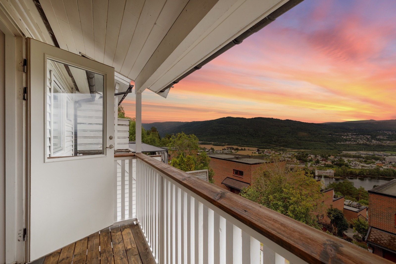 Balkongen er perfekt for sene sommerkvelder. Galleribilde