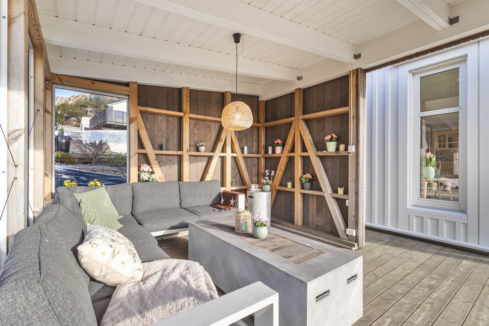 Flott hagestue hvor en kan nyte late dager eller kvelder i godt selskap. Galleribilde