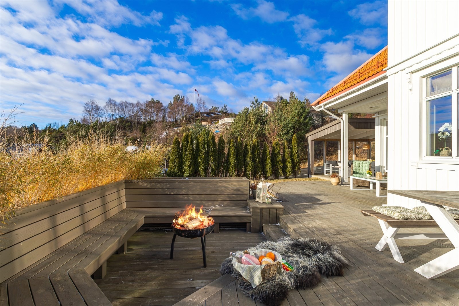 Her er det rikelig med plass for utemøblement, grill og annet en måtte ønske. Galleribilde