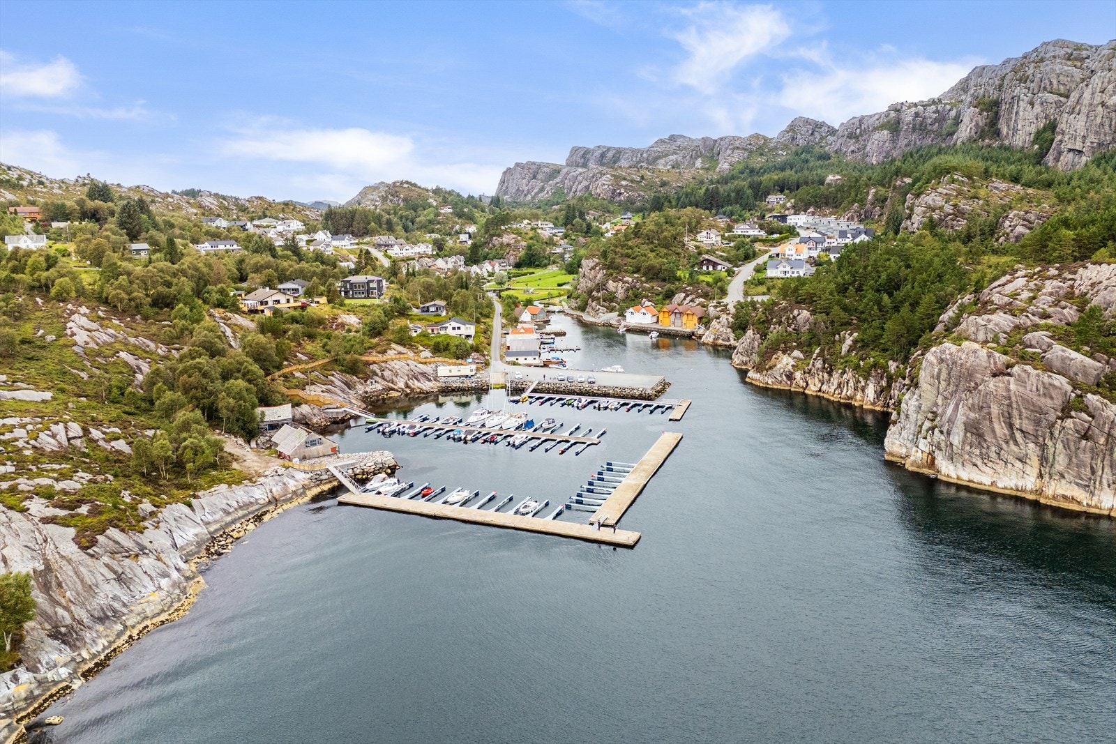 Her ligger alt til rette for båtliv, fiske og bading. Galleribilde