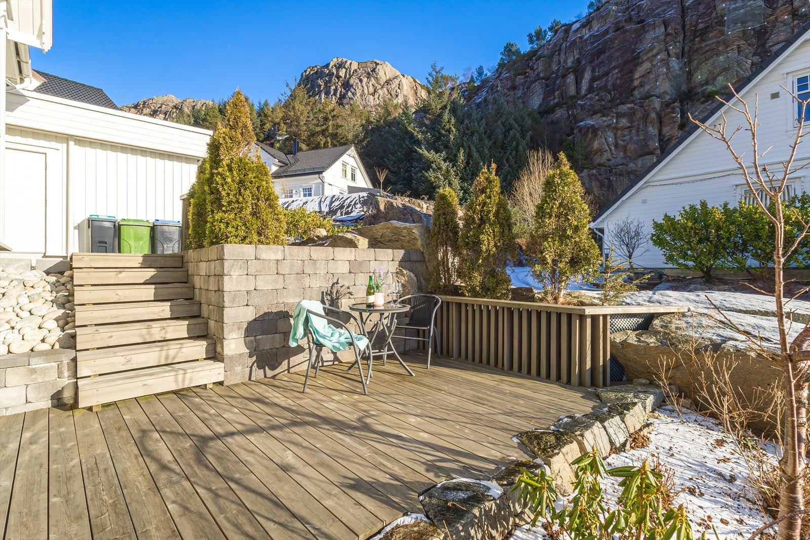 Koselig terrasse som benyttes av leietaker. Galleribilde