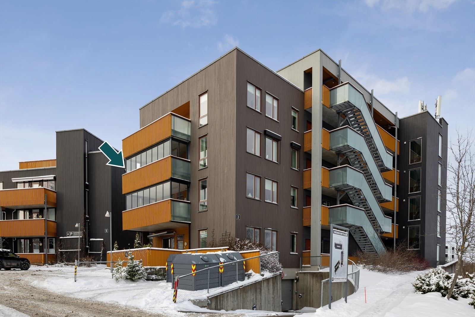 Et flott bygg med attraktiv og etterspurt beliggenhet. Leiligheten er markert med pil og ligger i 3.etasje. Galleribilde