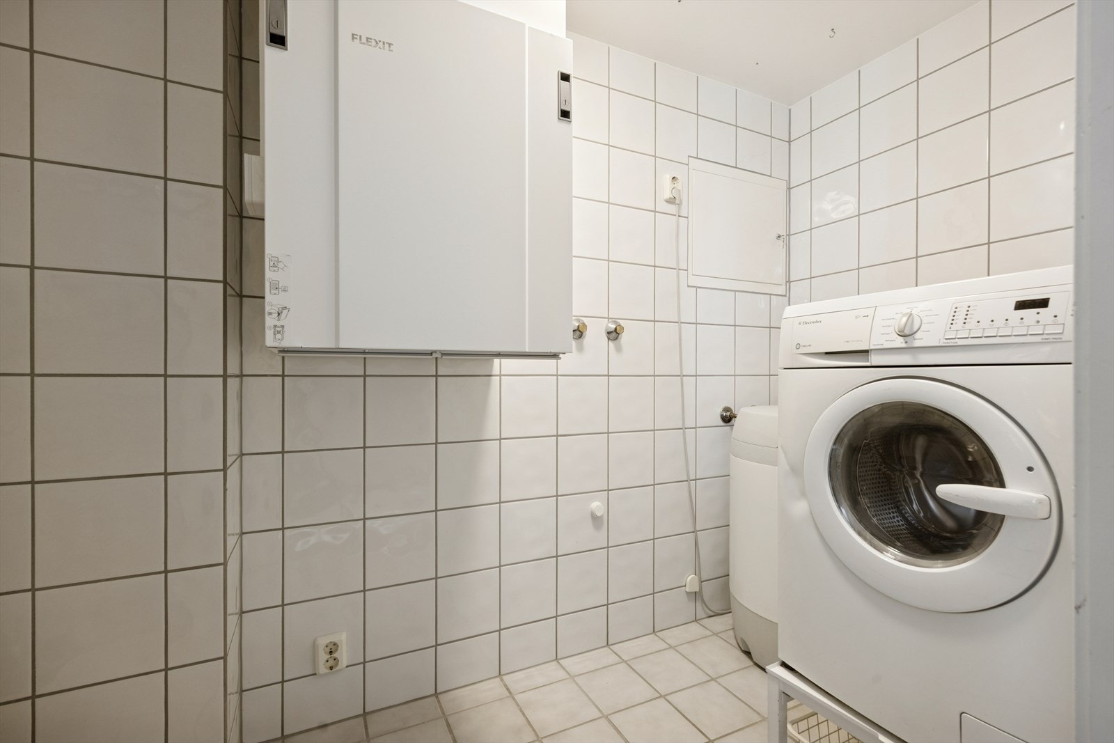 Leiligheten har et praktisk vaskerom på 3,8 m² med adkomst fra gangen. Galleribilde