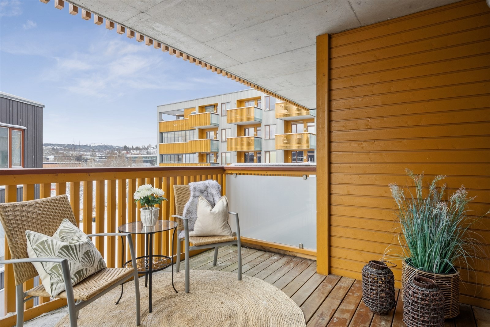 Med to balkonger kan man følge solgangen gjennom dagen. Galleribilde