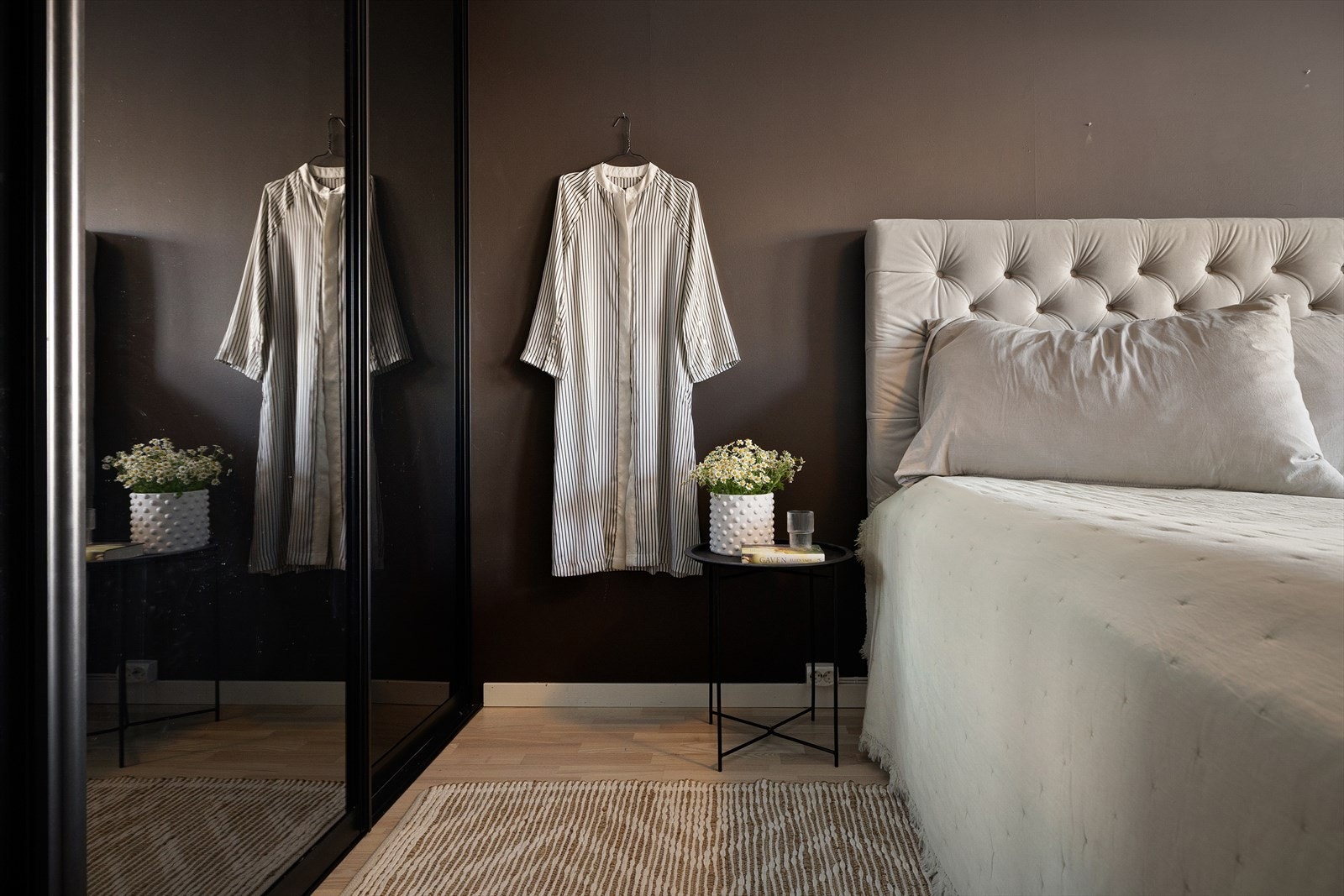 Luftig hovedsoverom med god garderobeløsning. Galleribilde