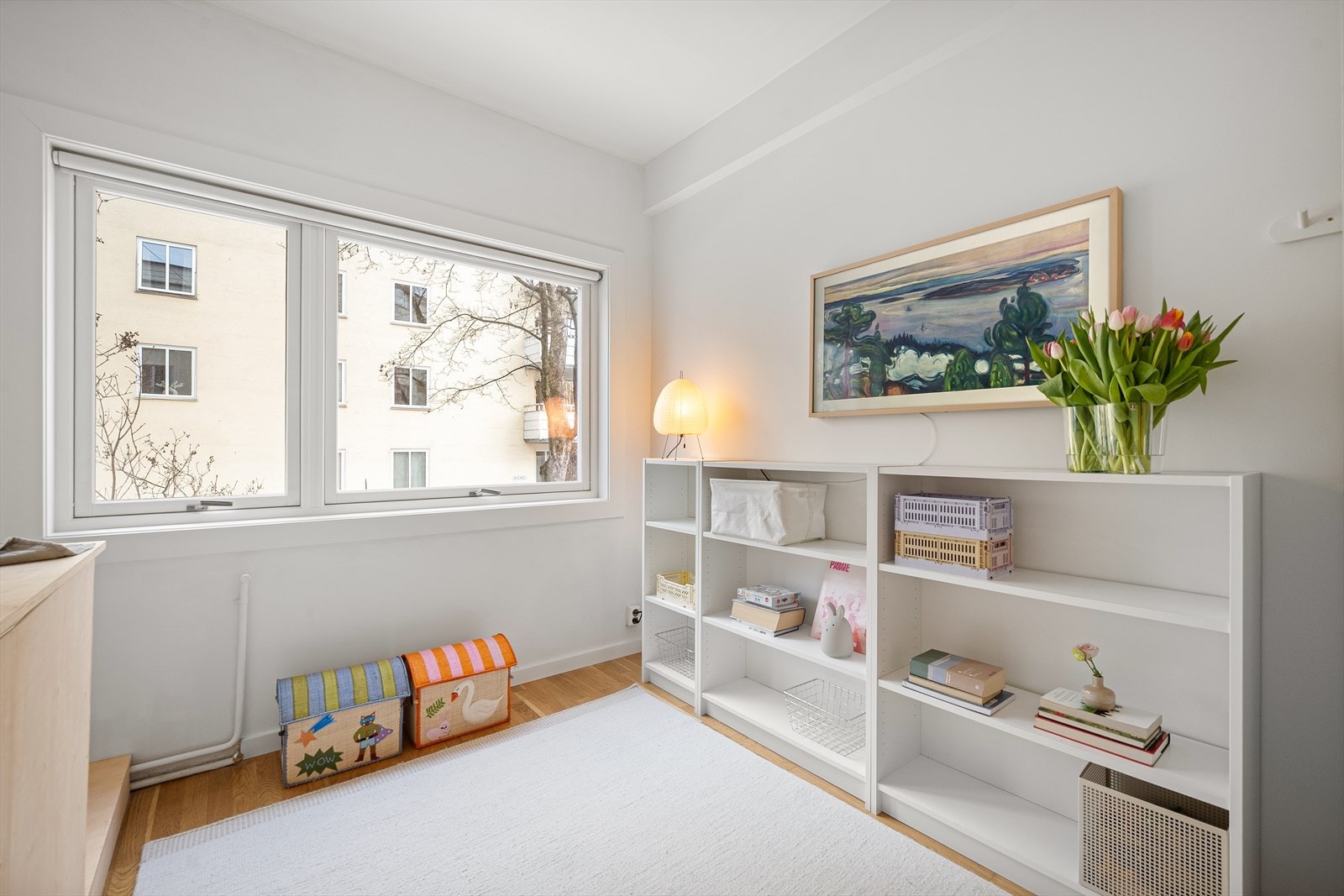 Rommet har også god plass til garderobeskap, kommode, hyller eller annet ønsket møblement. Galleribilde