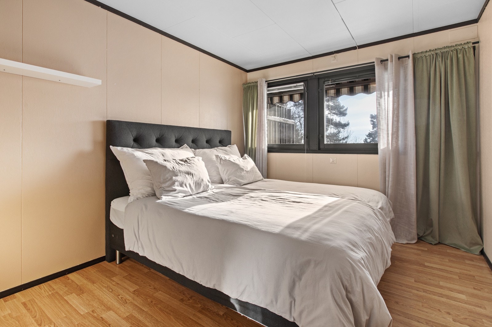 Hovedsoverommet er av god størrelse med plass til dobbeltseng. Galleribilde