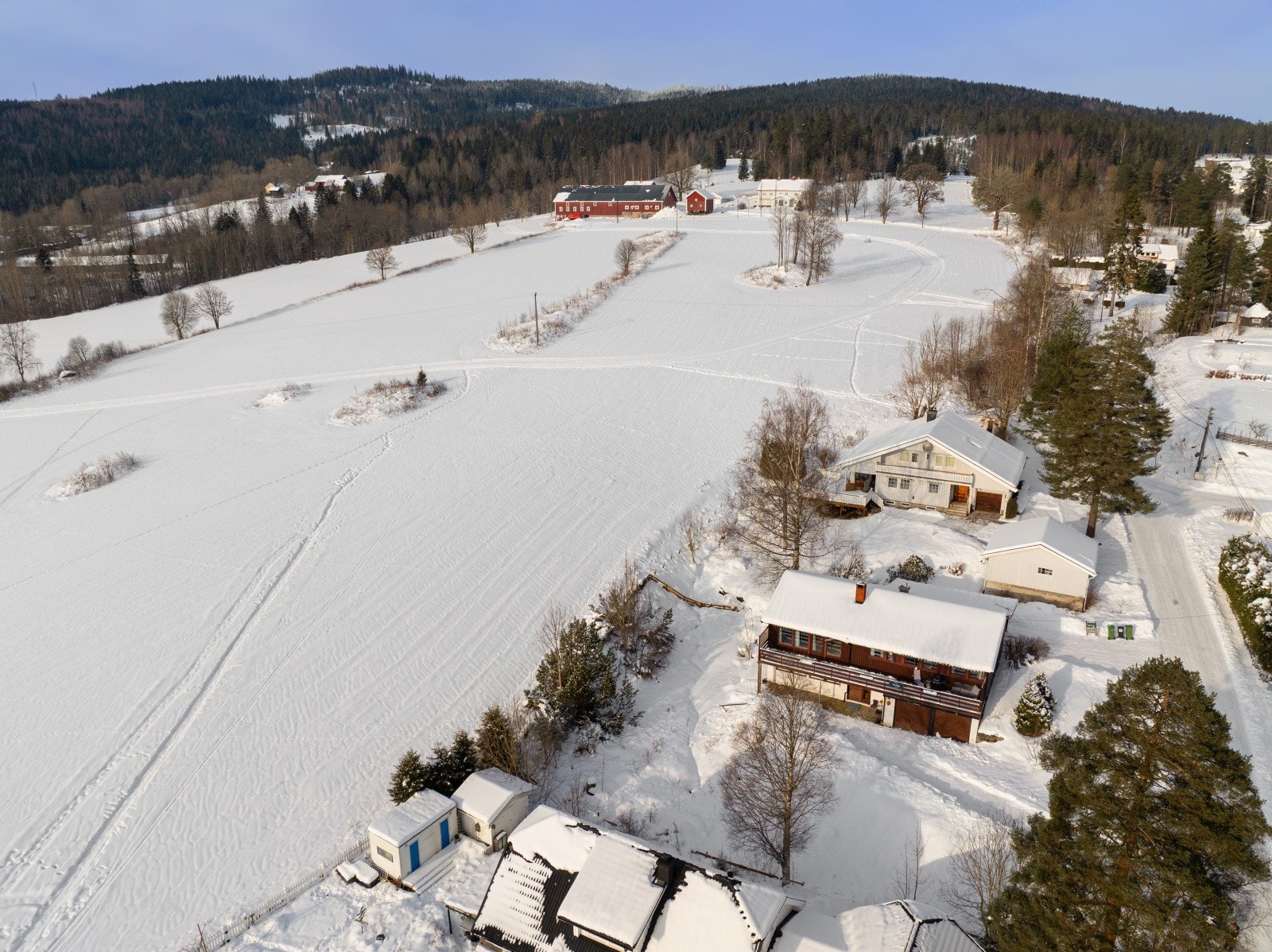 Med nærhet til Nordåsen og Romeriksåsen er det rike muligheter for tur, ski og friluftsliv. Galleribilde