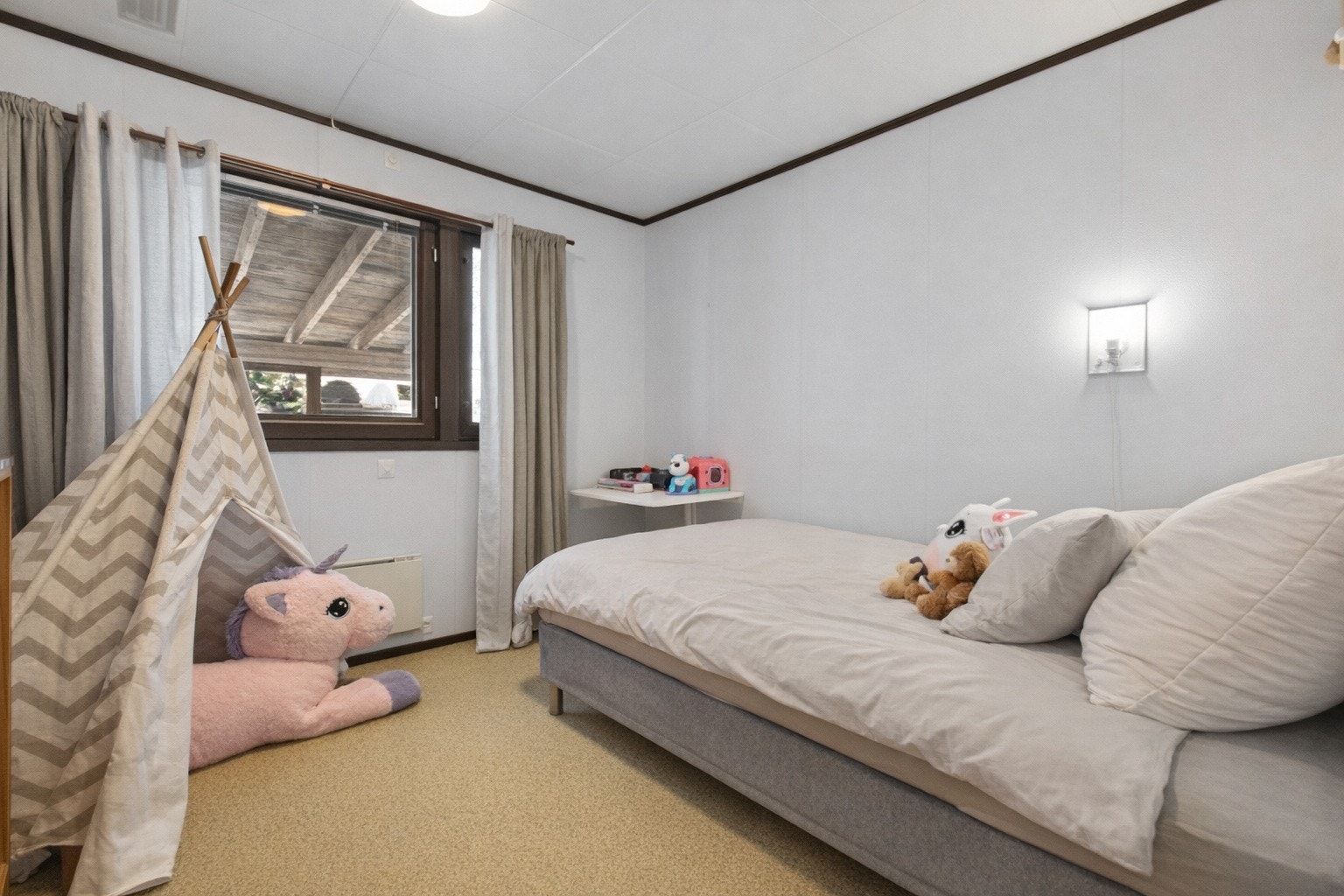 Det tredje soverommet i hoveddelen er lyst og egner seg godt som barnerom. Galleribilde