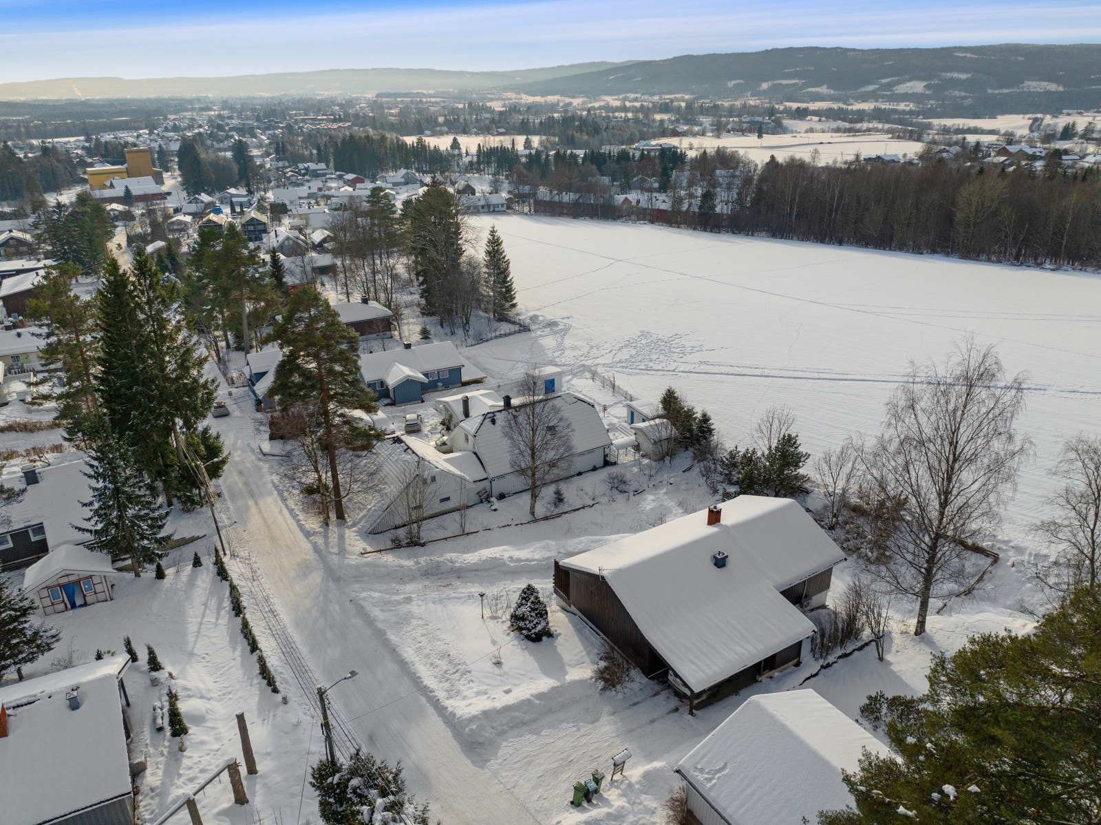 Her bor du i et rolig, barnevennlig boligområde med gangavstand til Maura barneskole og flere barnehager. Galleribilde
