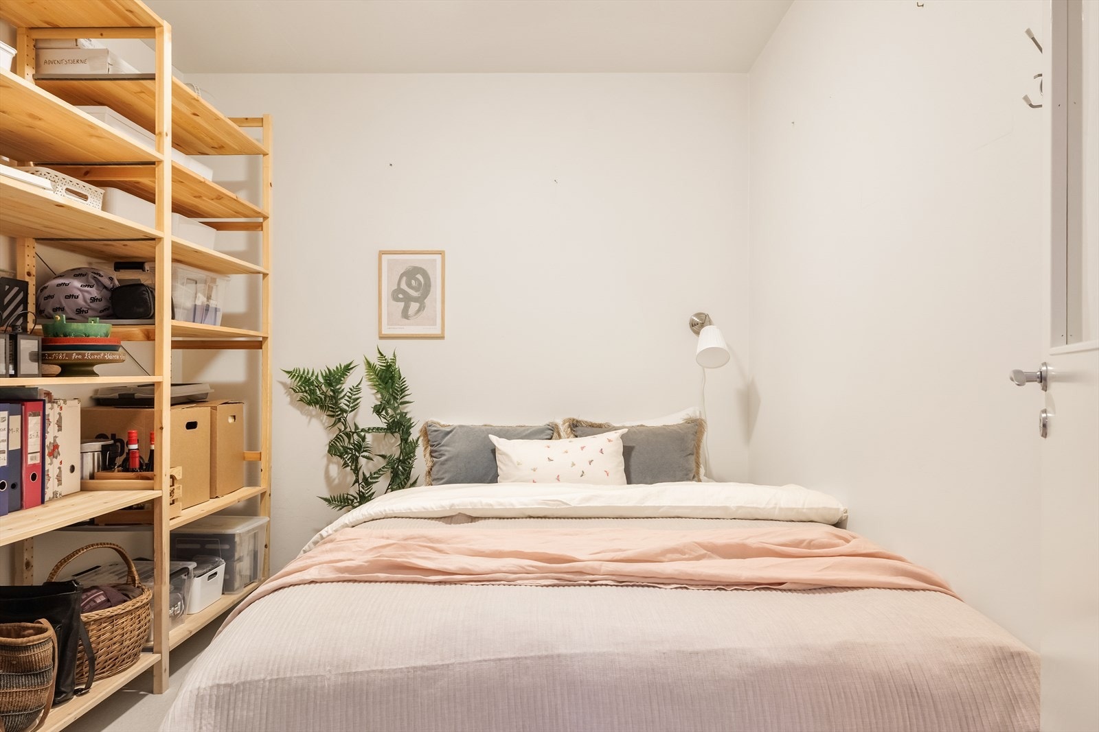 Bod med muligheter for både kontor og gjester. Galleribilde