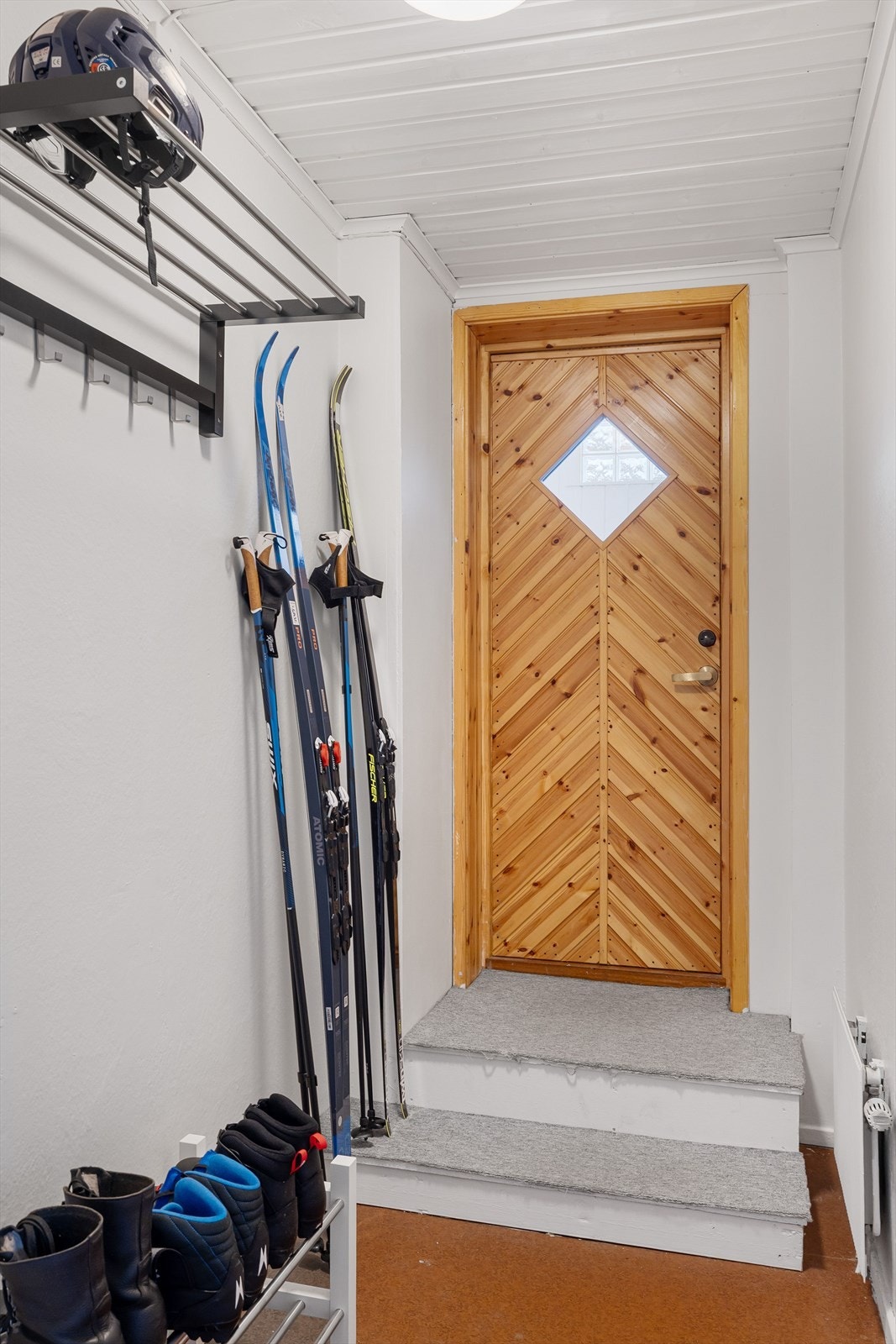 Det er egen inngang til kjelleren. Galleribilde