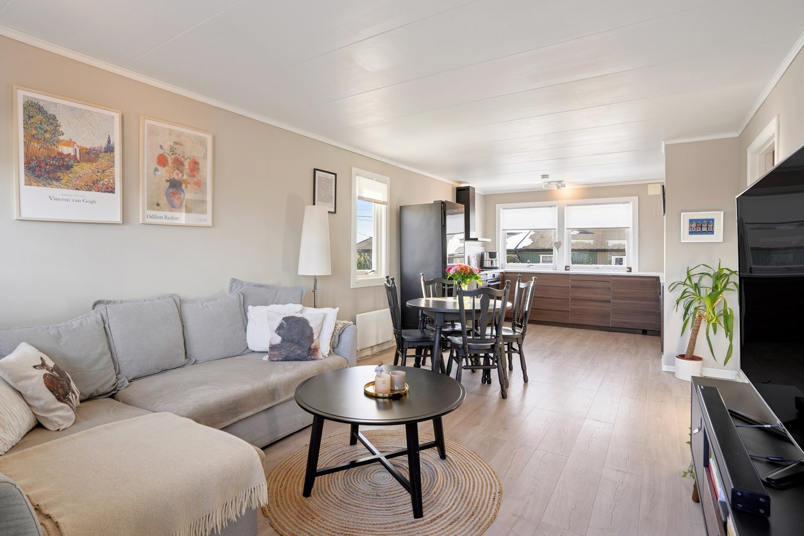 I tilknytning til kjøkkenet, kan spisebord enkelt plasseres - her kan gode måltider nytes. Galleribilde