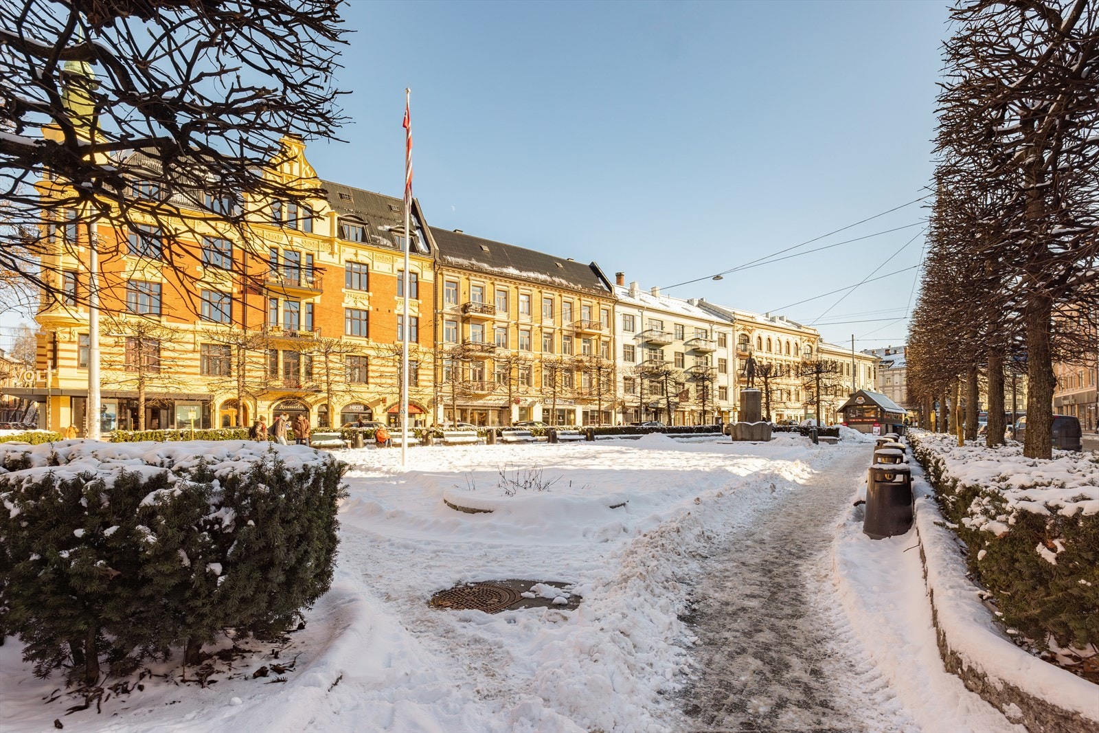 Super sentralt plassert på Majorstuen. Umiddelbar nærhet til alt av servicefasiliteter. Butikker, kaféer, restauranter, barer, nattliv og nisjeforretninger innen gangavstand Galleribilde