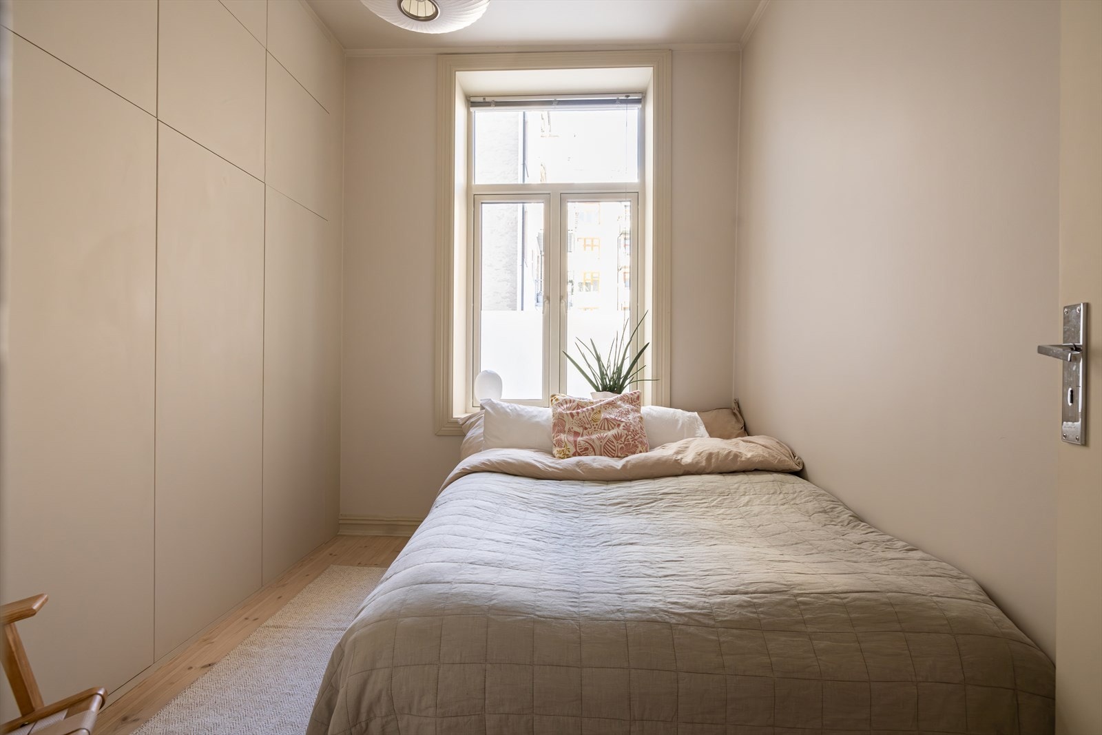 Stor vindusflate gir godt med lysinnslipp og gjør det enkelt å lufte ut Galleribilde