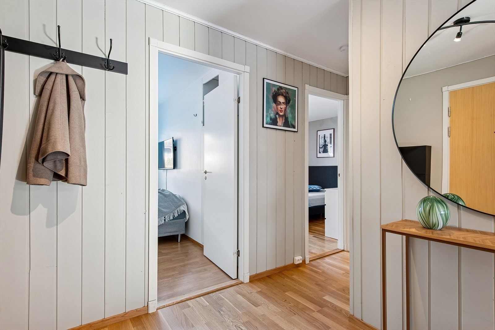 Soverommene ligger praktisk plassert adskilt fra de sosiale sonene. Galleribilde