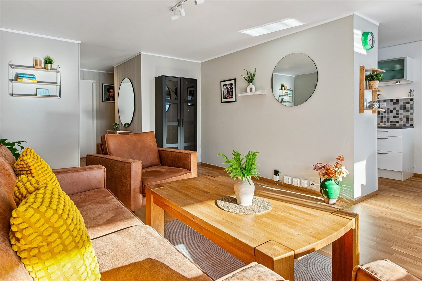 Den åpne planløsningen gir en god romfølelse og fleksible innredningsmuligheter. Galleribilde