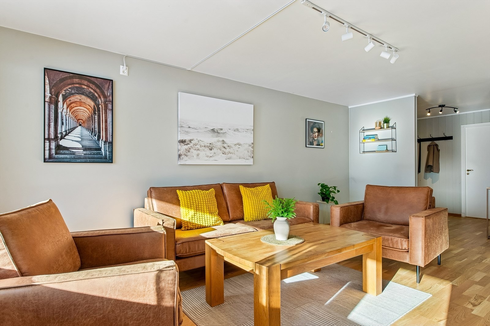 Leiligheten varmes opp med radiatorer tilknyttet fjernvarme. Galleribilde