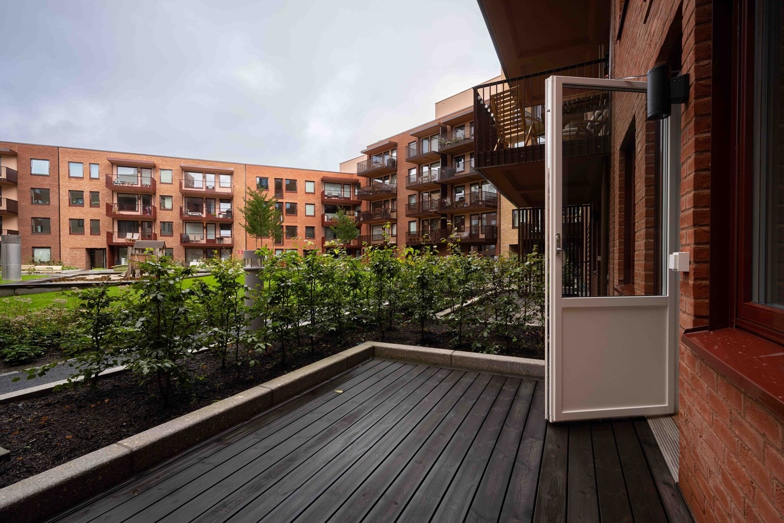 Kollektivtilbudet er svært godt, med buss rett utenfor og Vollebekk T-bane kun minutter unna. Galleribilde