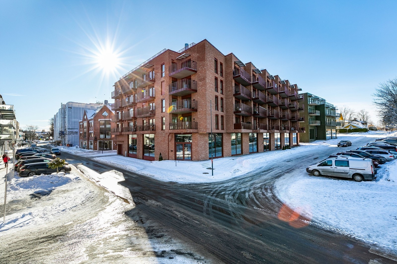 I Sentrumshagene kan du bo svært sentralt i Ås og nyte godt av korte avstander. Alle sentrums tilbud og fasiliteter er innenfor gangavstand. Galleribilde