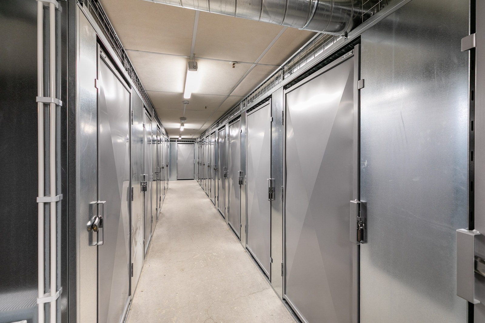 På fellesarealet i sameiets kjeller disponerer leiligheten en avlukket bod på ca. 3 kvm. Galleribilde