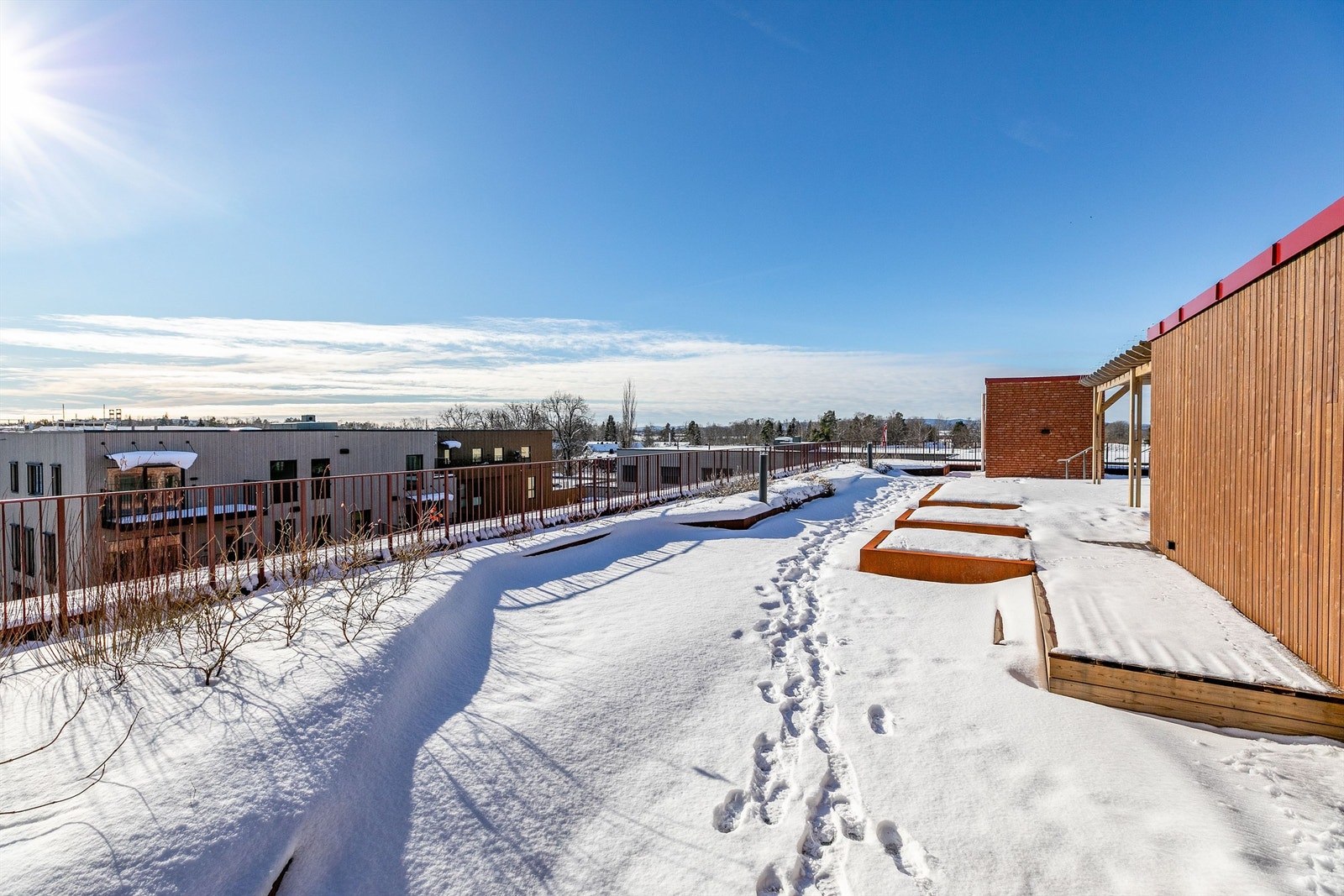 På takaltanen er det sol hele dagen gjennom, sommerstid fra tidlig morgen til sen kveld. Galleribilde