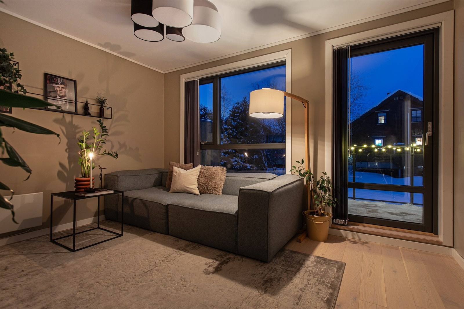 Rommet egner seg godt som TV-stue, lekerom eller en rolig kontorplass. Galleribilde