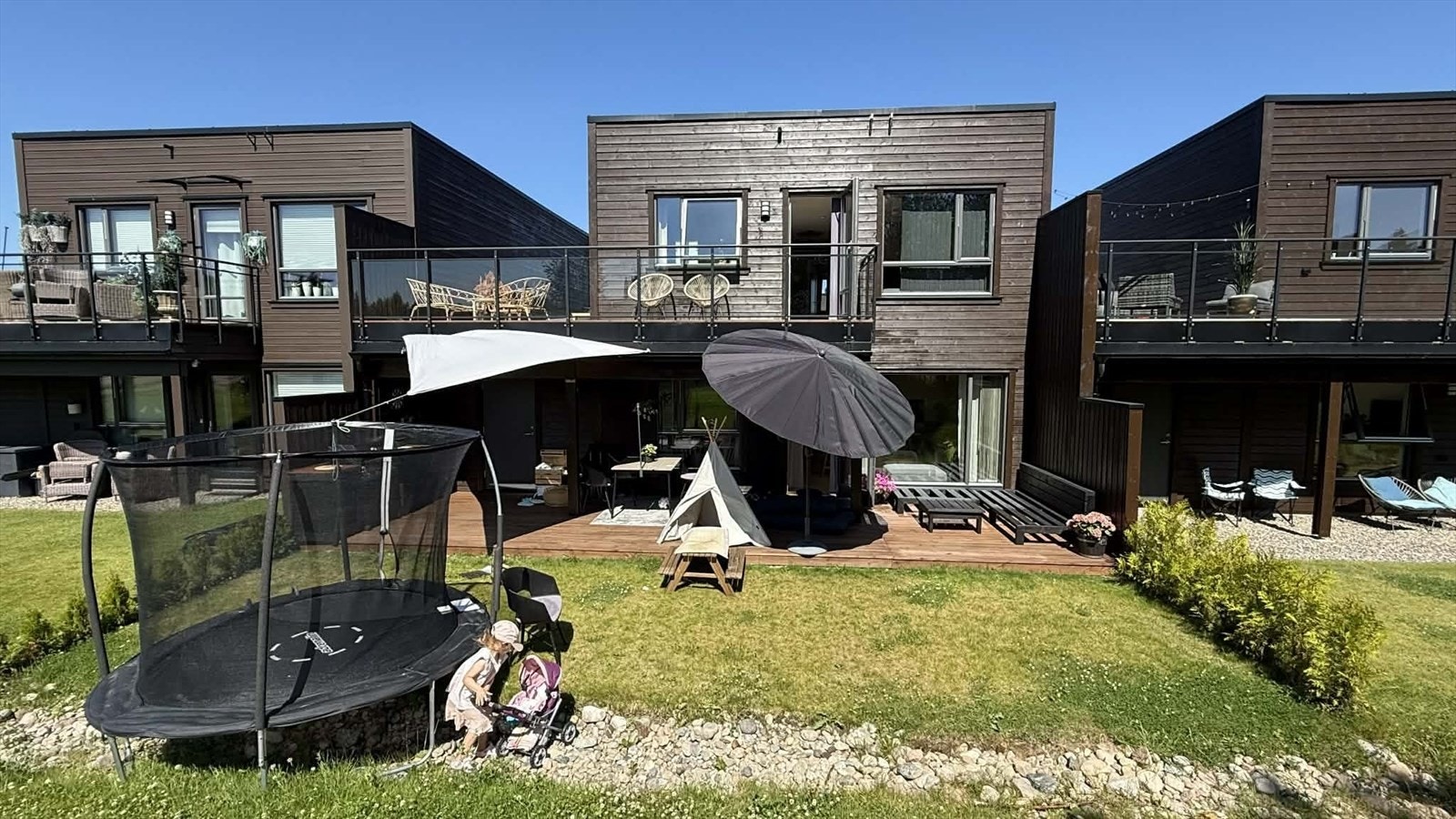 Sommerbilde tatt av selger. Galleribilde