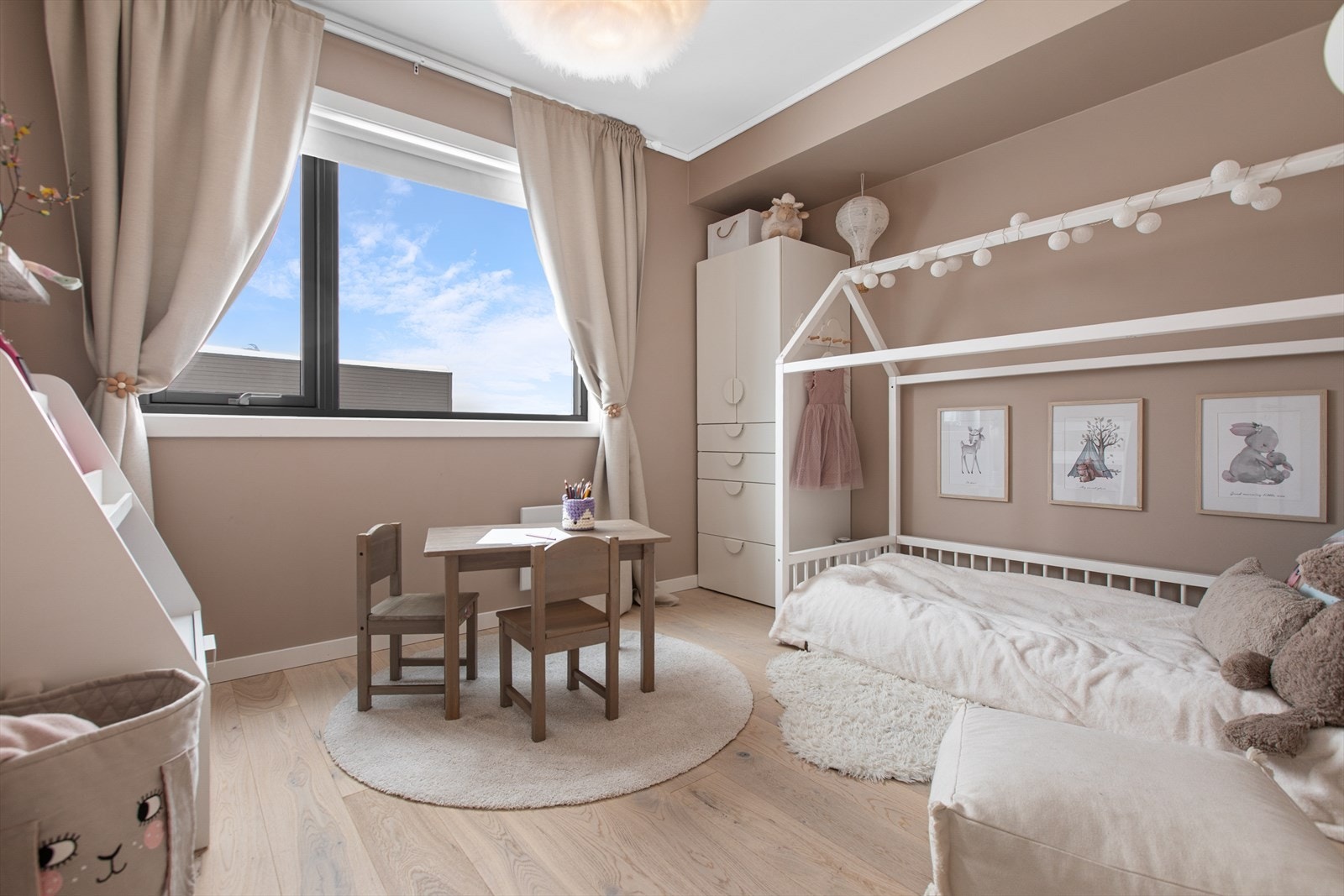 Boligens tredje soverom passer utmerket som barnerom eller gjesterom. Galleribilde