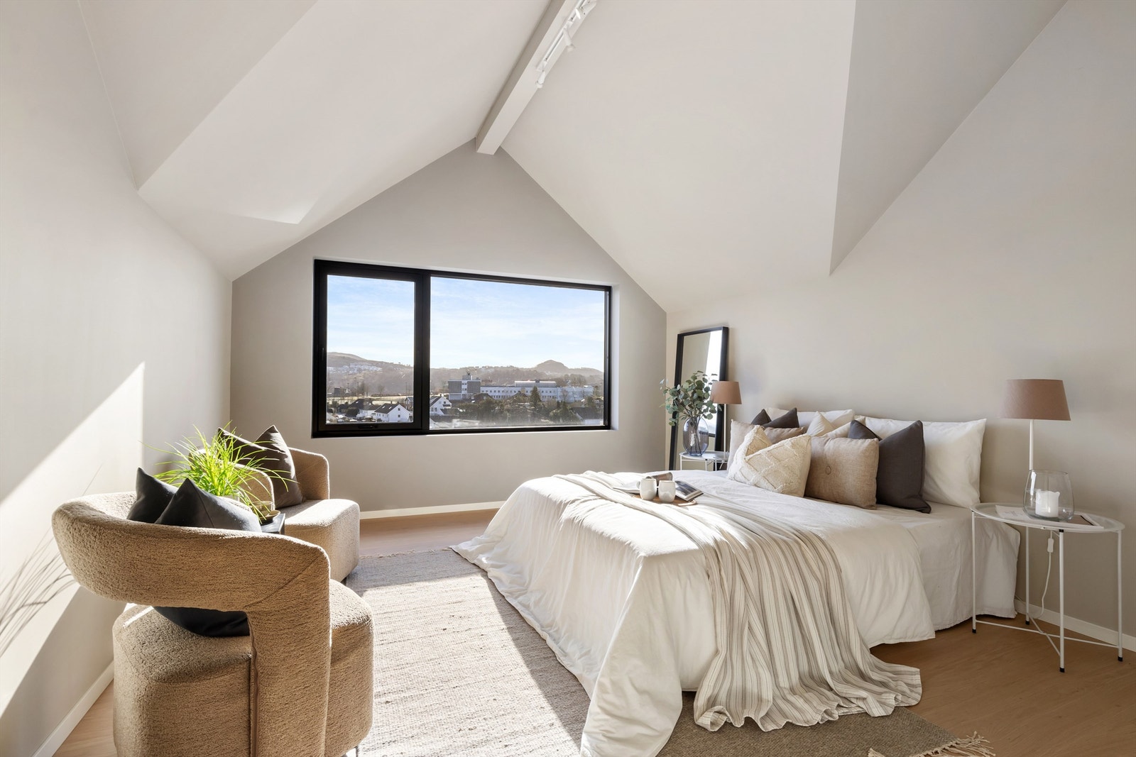 Romslig hovedsoverom. Galleribilde