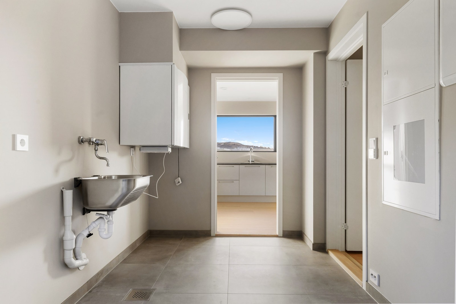 Vaskerommet har praktisk tilknytning til resten av etasjen. Galleribilde