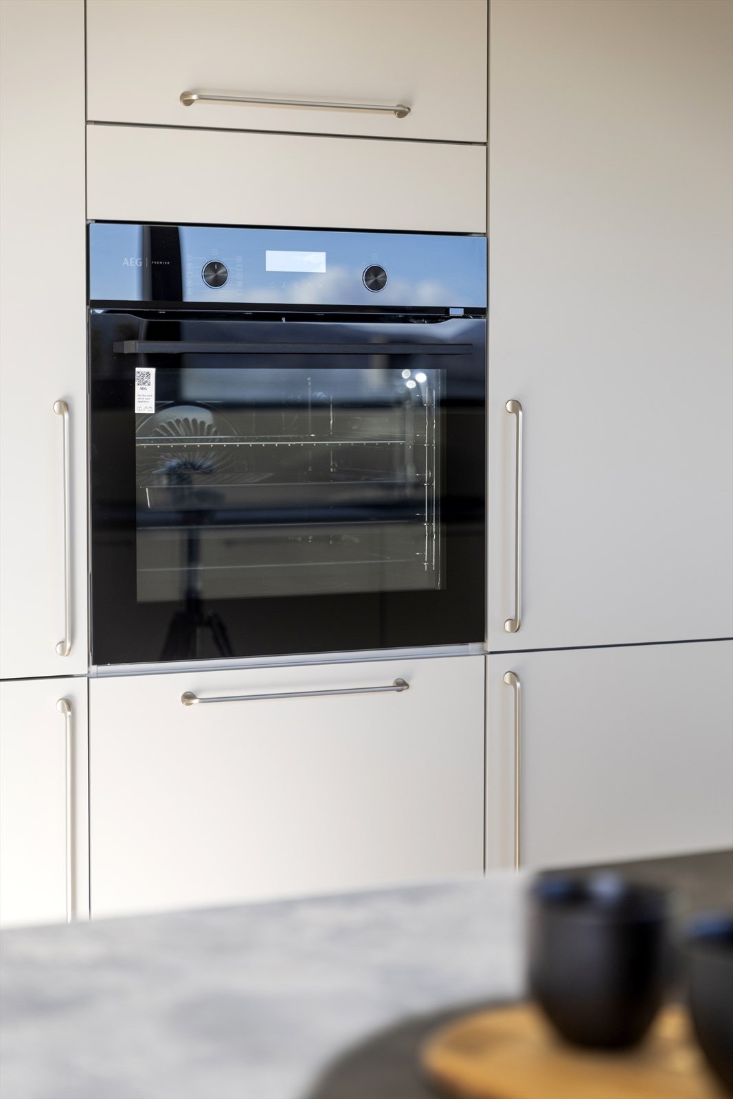 Stekeovn fra AEG er plassert i en ergonomisk god arbeidshøyde. Galleribilde