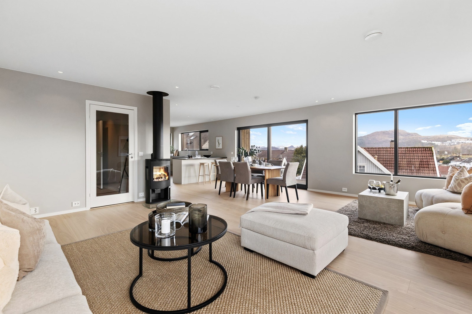 Den åpne løsningen gir en god oversikt og en sosial atmosfære. Galleribilde