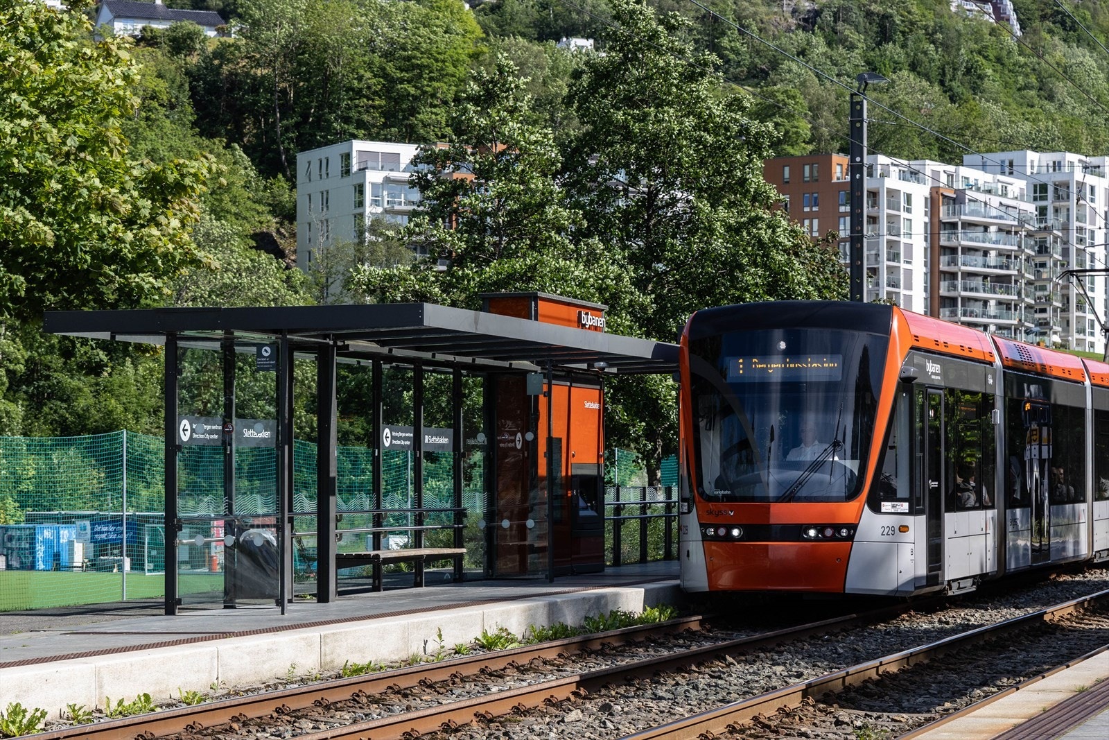 Bybanestoppet, Slettebakken, ligger bare fire minutter unna - en rask og enkel forbindelse til sentrum. Galleribilde