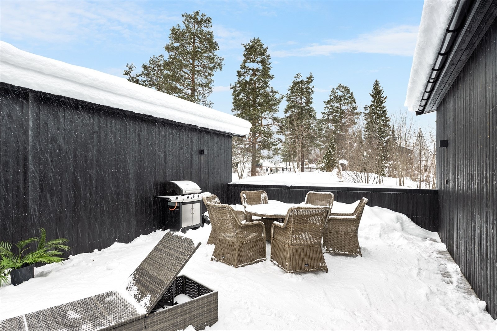 Her er det rikelig med plass til ønsket møblering og grillområde. Galleribilde