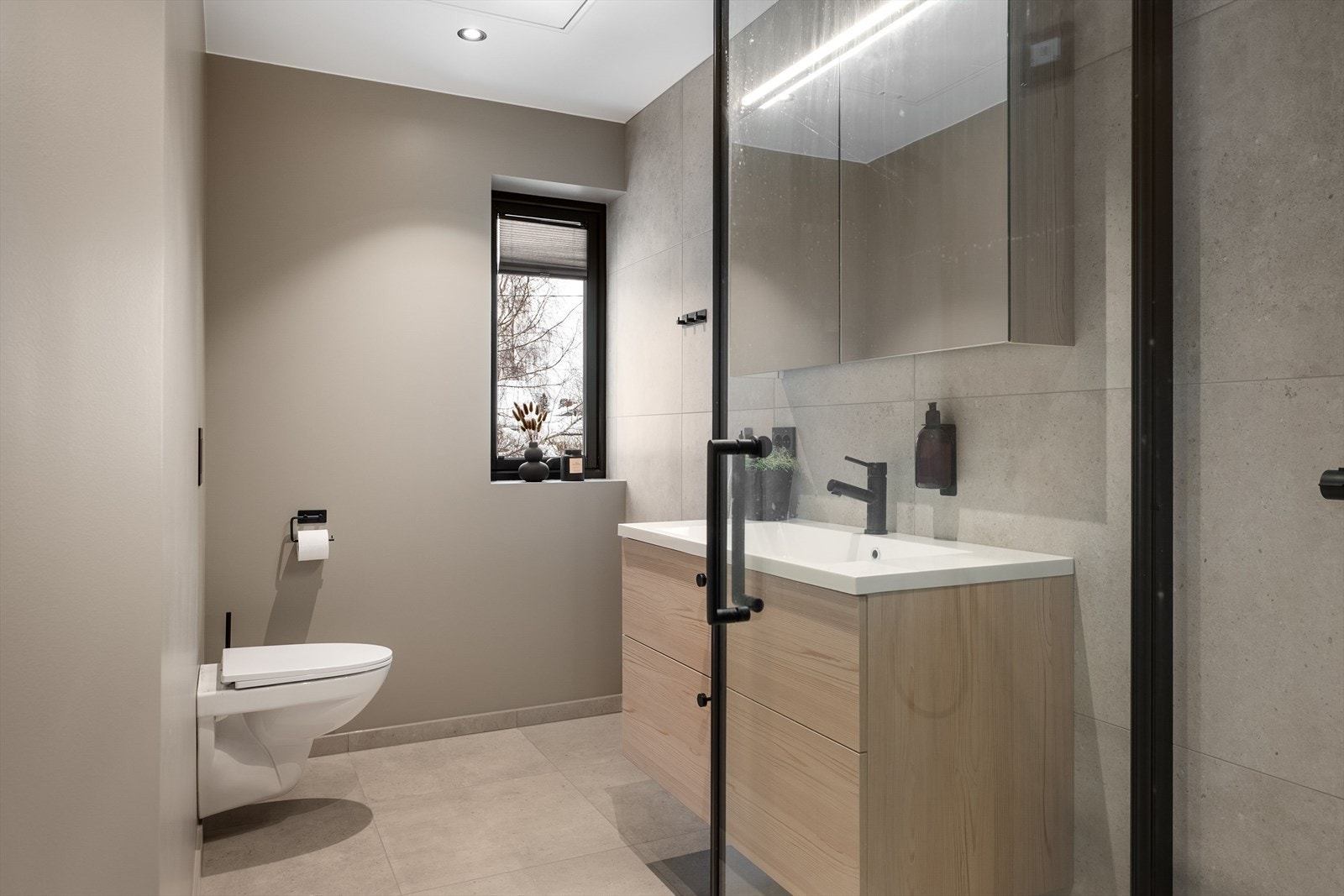 Bad i hovedetasjen - Meget lekkert og tidsriktig. Galleribilde